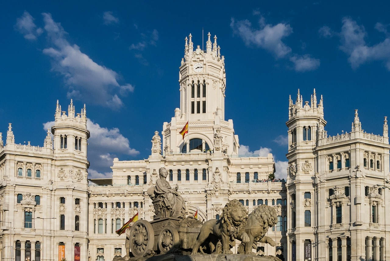 Estudar e trabalhar na Espanha: Salário, requisitos e muito mais!