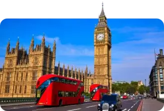 Um ônibus de dois andares passando por uma rua de Londres durante a experiência de trabalho.