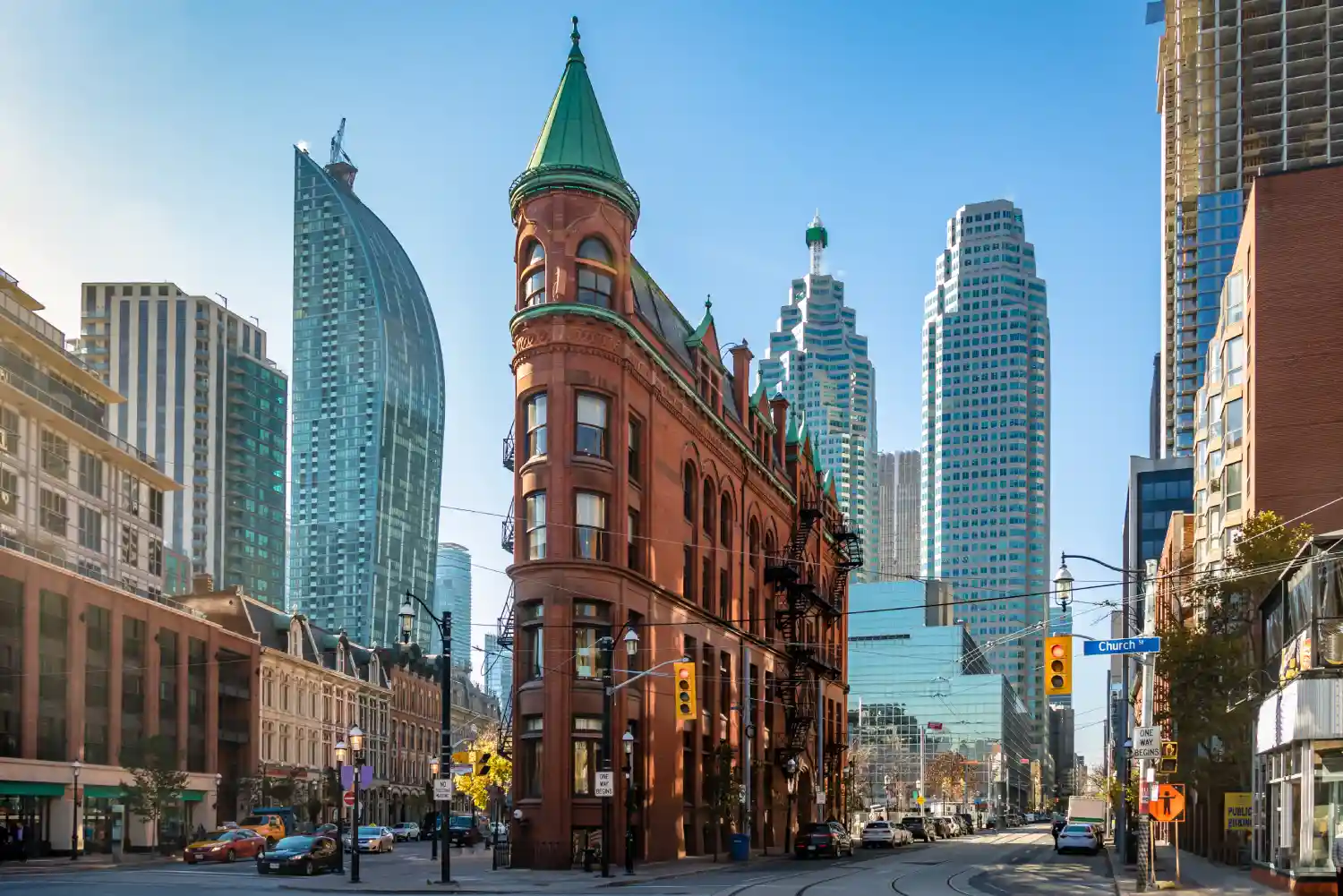 Morar em Toronto: custo de vida, visto e estudo [Guia 2026]